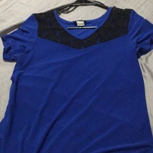 A blue and black floral top blouse